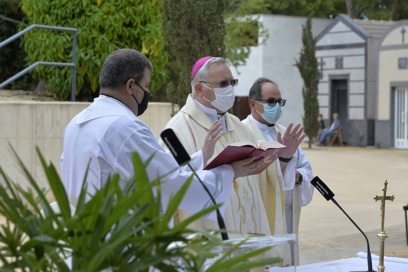 Fotos: Día de Todos los Santos en los cementerios de Espinardo y Algezares