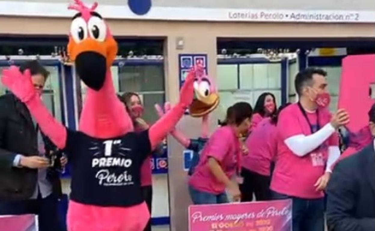 Celebración del primer quinto premio en la administración El Perolo.