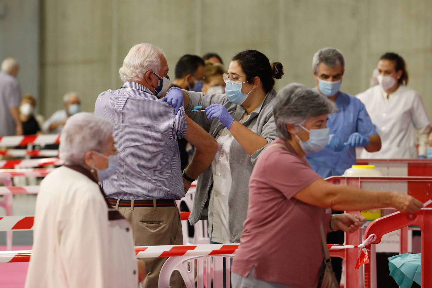 Fotos: Los mayores de setenta se vacunan en Lorca contra la gripe y la Covid