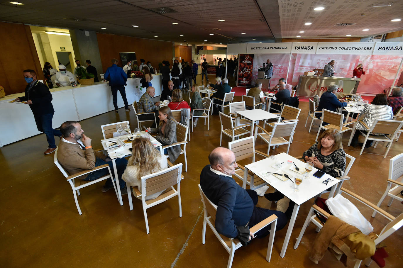 Fotos: Los comensales disfrutan de la oferta gastronómica en la primera jornada