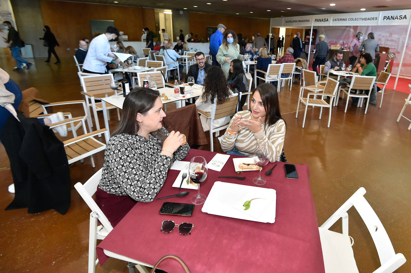 Fotos: Los comensales disfrutan de la oferta gastronómica en la primera jornada