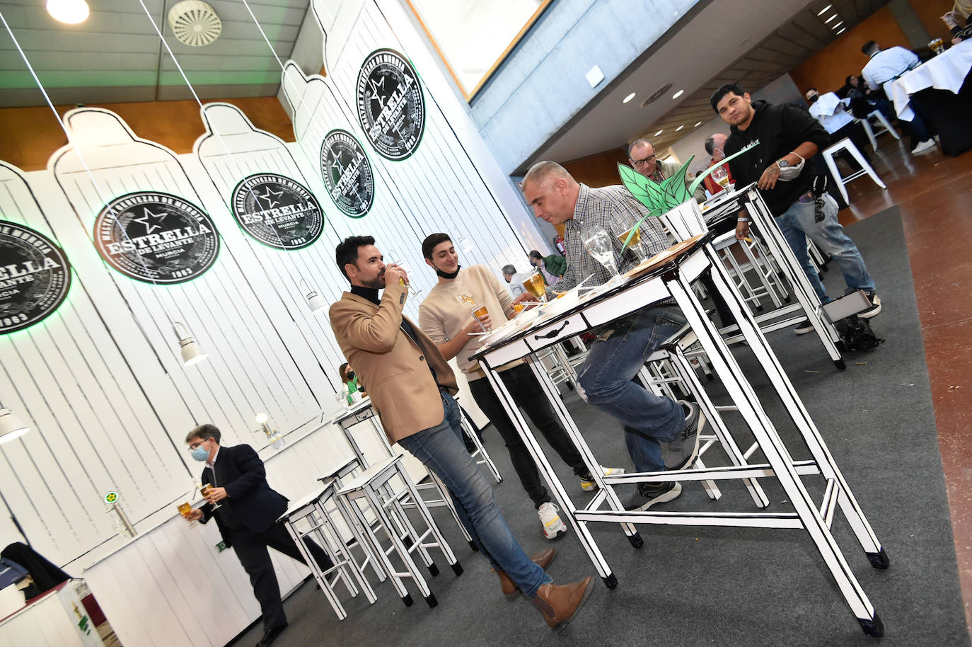 Fotos: Los comensales disfrutan de la oferta gastronómica en la primera jornada