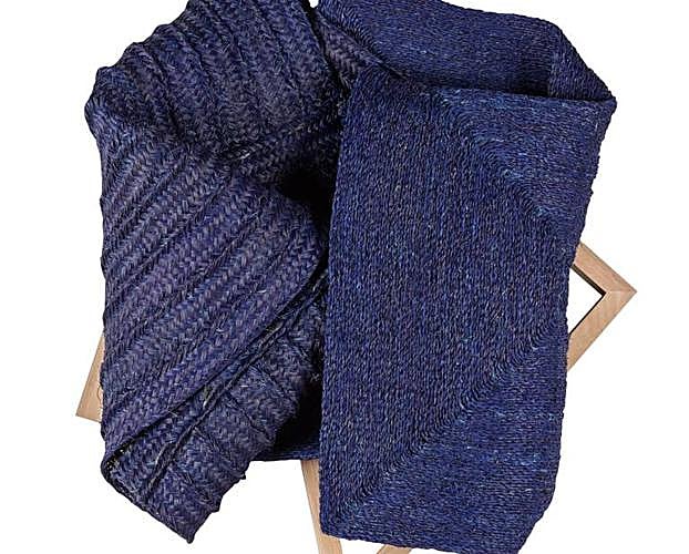 Sonia Navarro. 'Stipa 1' (2021). Bastidor de madera y esparto (120 x 140 cm).