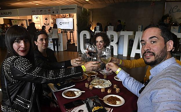 Comensales disfrutando de la segunda jornada de Región de Murcia Gastronómica.