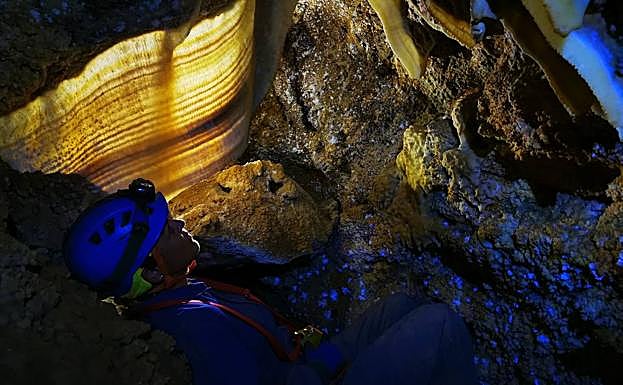 Interior de la Sima de la Plata, en Cartagena. 