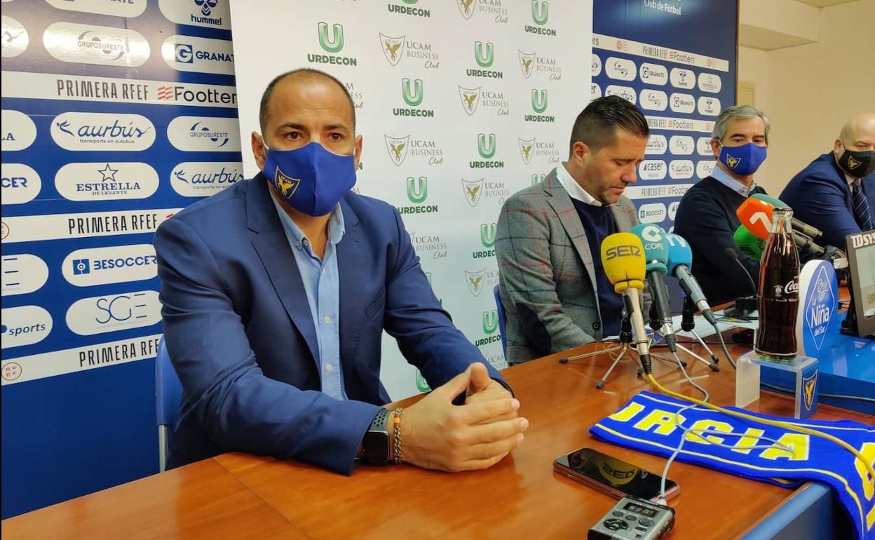 Presentación de Salva Ballesta como nuevo entrenador del UCAM CF. 