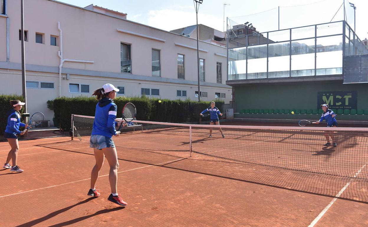 Entrenamiento de las jugadoras del Murcia Club de Tenis, en una imagen de archivo.