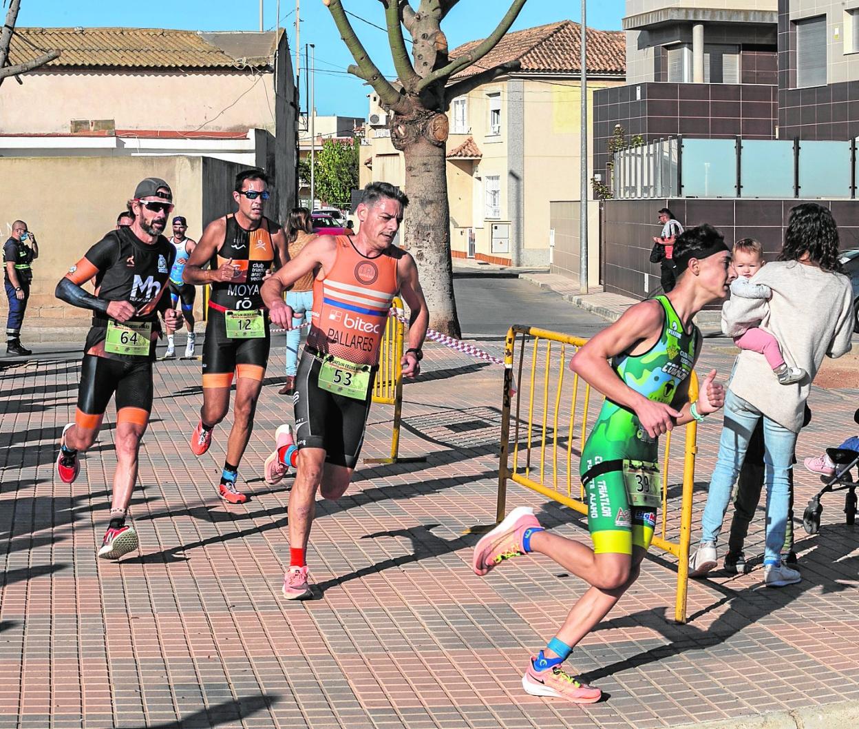 Participantes en el XII Duatlón Cross Minero de La Unión disputado ayer. 