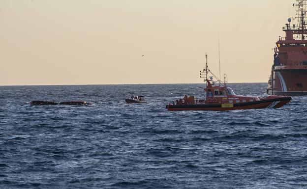 Salvamento Marítimo pide que se extreme la precaución en la zona del hundimiento del catamarán en Cartagena