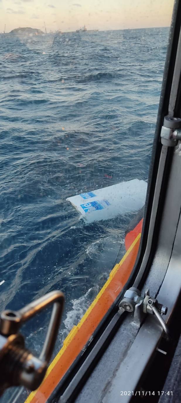 Fotos: El rescate de los tripulantes del catamarán hundido en Cartagena