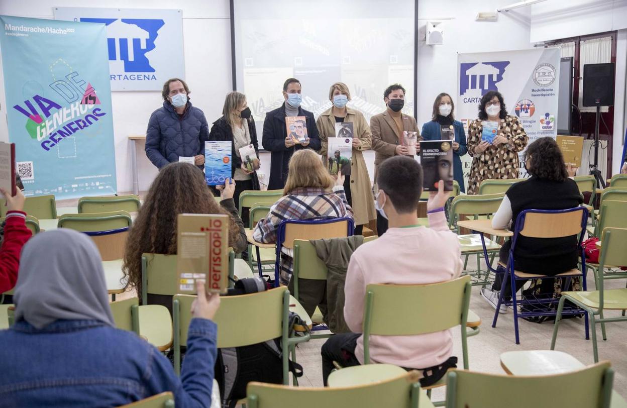 La alcaldesa de Cartagena, Noelia Arroyo, ayer, durante el acto celebrado en el IES San Isidoro. 