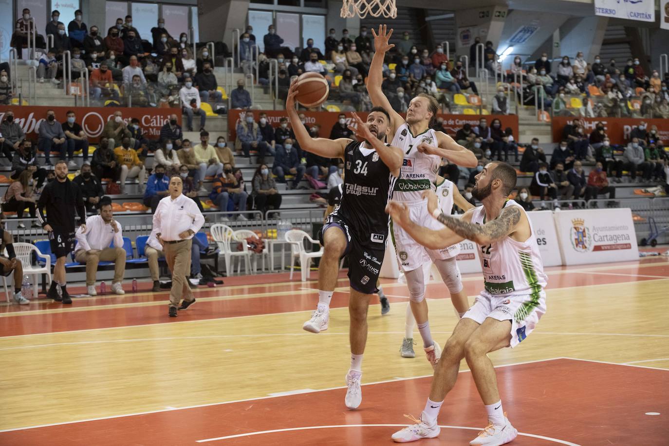 Fotos: Un horrible final condena al Cebé Cartagena