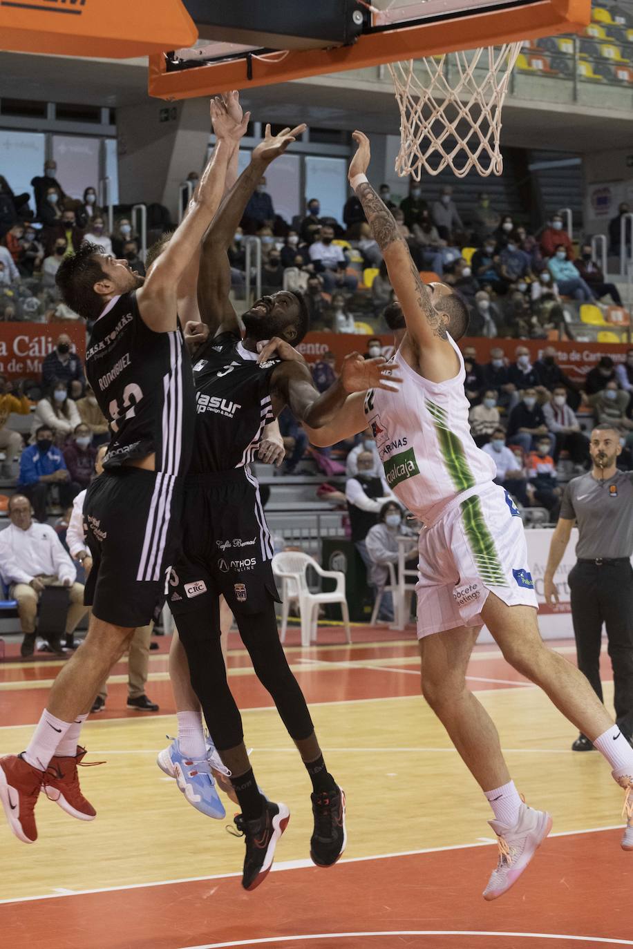 Fotos: Un horrible final condena al Cebé Cartagena