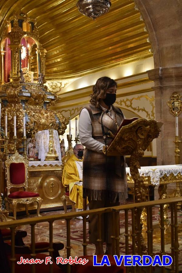 Unas 200 personas de Granja de Rocamora, Abanilla y Ulea finalizaron ayer el recorrido, a pide, de los 120 kilómetros que separan la localidad alicantina de Caravaca de la Cruz. Los cuatro municipios comparten la devoción a sendos Lignum Crucis que se veneran en cada una de las localidades. Ayer recorrieron la última etapa, desde Bullas hasta basílica de la Vera Cruz en una ceremonia oficiada por el rector, Emilio Sánchez, y en la que estuvieron presentes los representantes de las instituciones religiosas que organizaban la peregrinación y una representación de los ocho Ayuntamientos que atraviesa este camino.