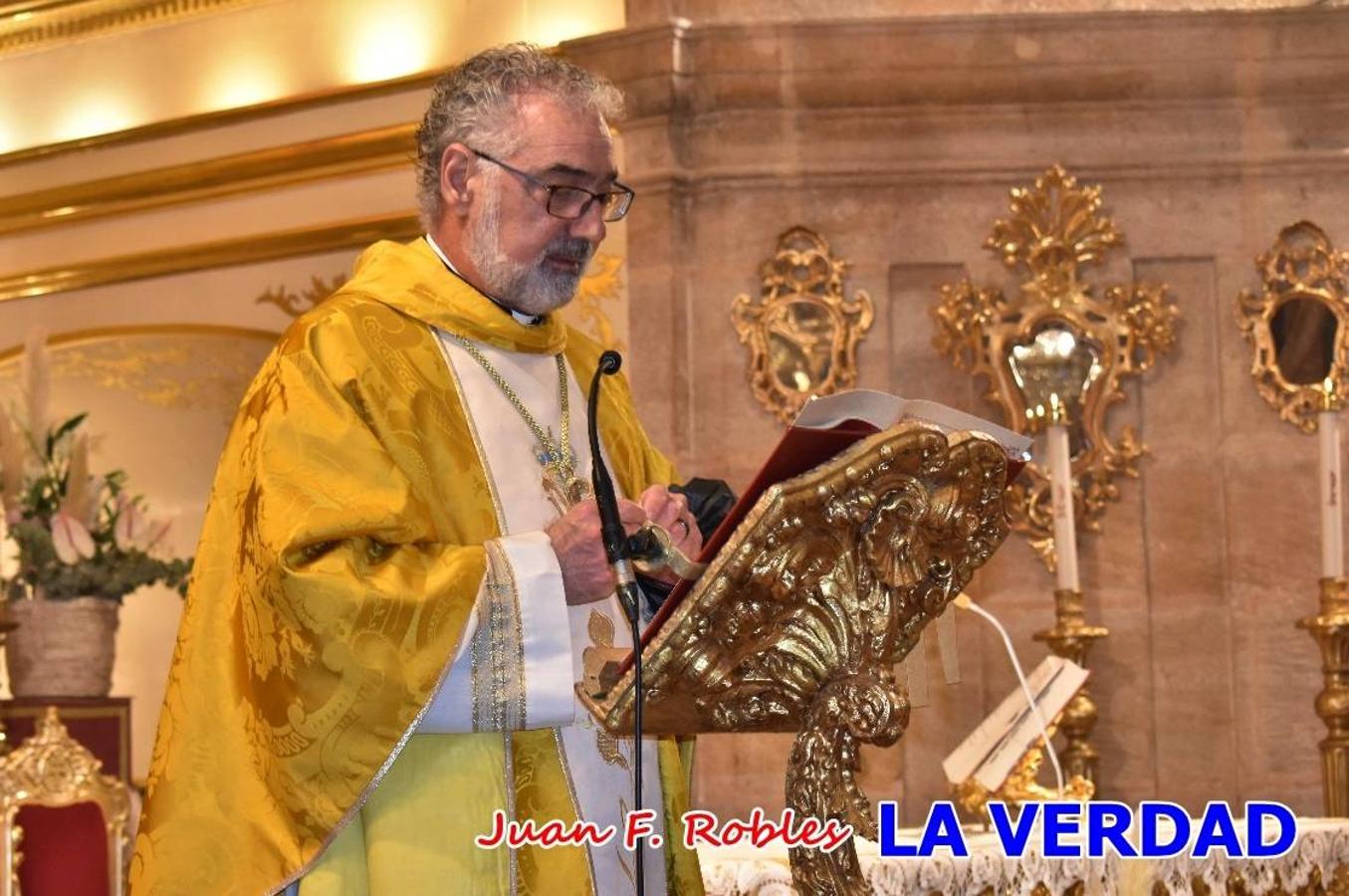 Unas 200 personas de Granja de Rocamora, Abanilla y Ulea finalizaron ayer el recorrido, a pide, de los 120 kilómetros que separan la localidad alicantina de Caravaca de la Cruz. Los cuatro municipios comparten la devoción a sendos Lignum Crucis que se veneran en cada una de las localidades. Ayer recorrieron la última etapa, desde Bullas hasta basílica de la Vera Cruz en una ceremonia oficiada por el rector, Emilio Sánchez, y en la que estuvieron presentes los representantes de las instituciones religiosas que organizaban la peregrinación y una representación de los ocho Ayuntamientos que atraviesa este camino.