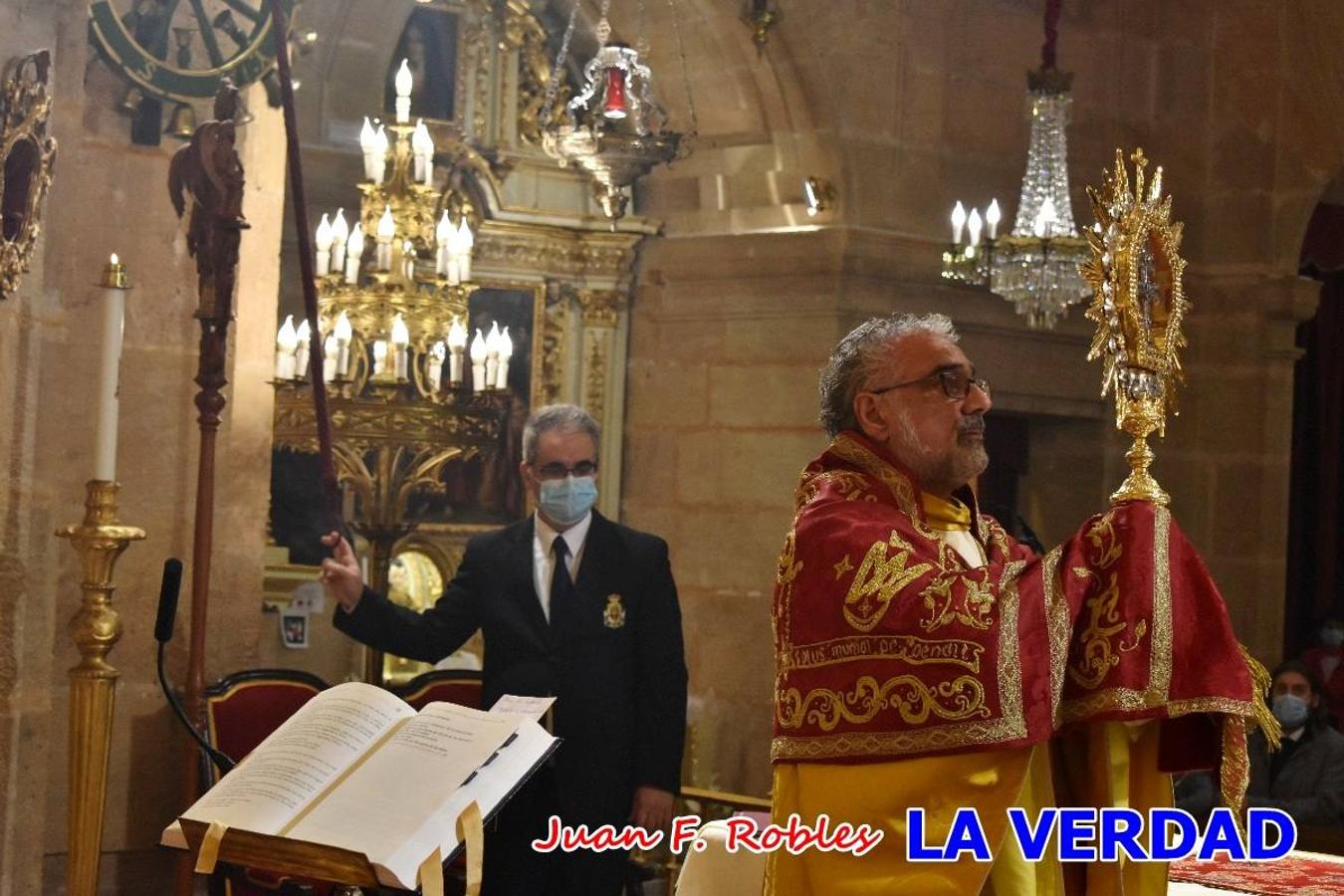 Unas 200 personas de Granja de Rocamora, Abanilla y Ulea finalizaron ayer el recorrido, a pide, de los 120 kilómetros que separan la localidad alicantina de Caravaca de la Cruz. Los cuatro municipios comparten la devoción a sendos Lignum Crucis que se veneran en cada una de las localidades. Ayer recorrieron la última etapa, desde Bullas hasta basílica de la Vera Cruz en una ceremonia oficiada por el rector, Emilio Sánchez, y en la que estuvieron presentes los representantes de las instituciones religiosas que organizaban la peregrinación y una representación de los ocho Ayuntamientos que atraviesa este camino.