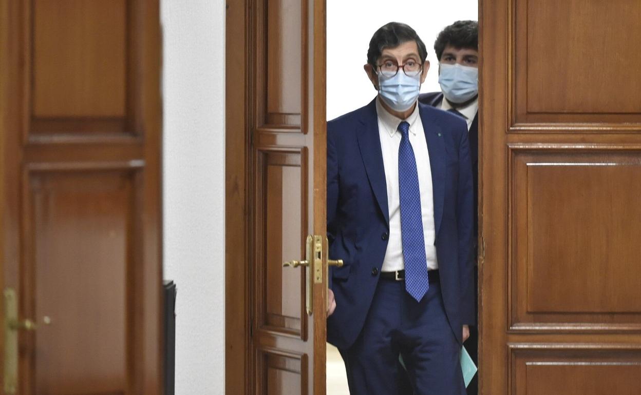 El Gobierno regional seguirá sin publicar la lista de altos cargos vacunados fuera de protocolo