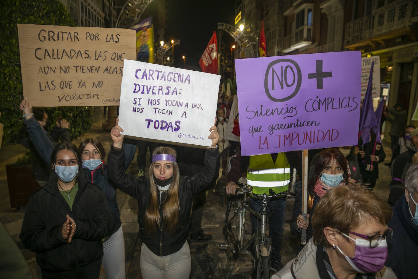 Fotos: Cartagena denuncia en la calle el machismo que mata a las mujeres