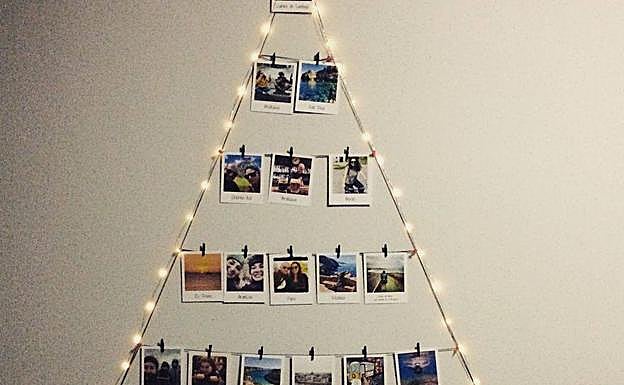 Árbol de Navidad compuesto de fotografías.