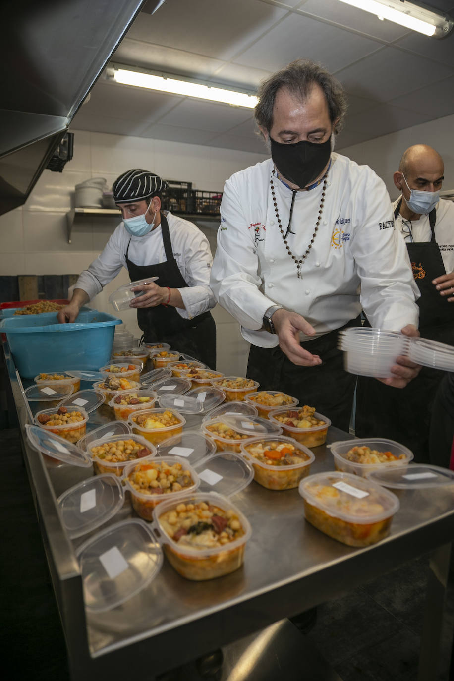 Fotos: Cocido para la mesa de Cáritas