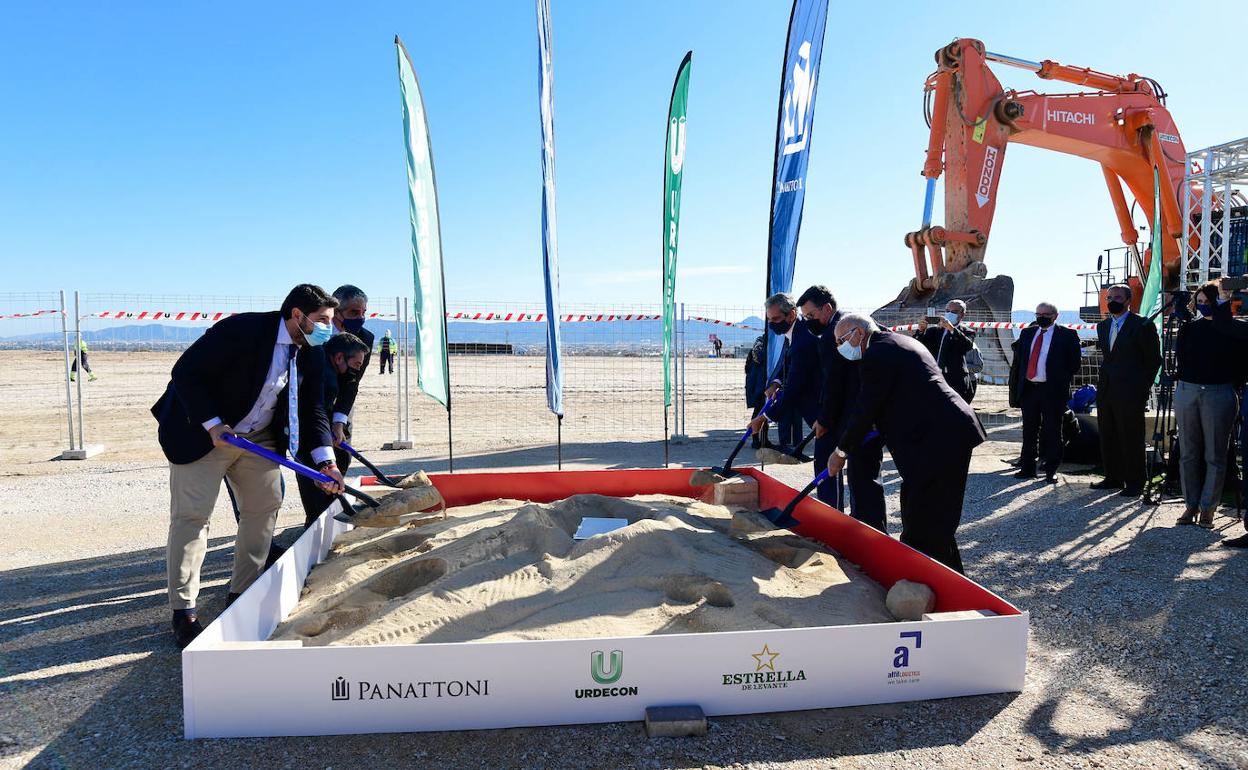 Acto de colocación de la primera piedra del futuro Centro Logístico del Sureste.
