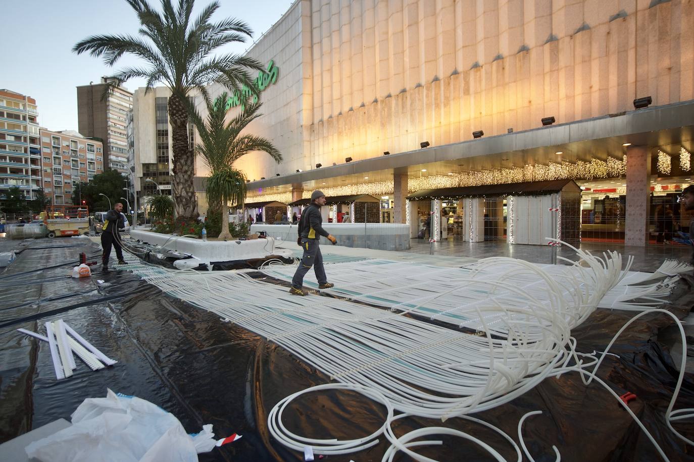 Fotos: Una pista de hielo en la Avenida de la Libertad de Murcia