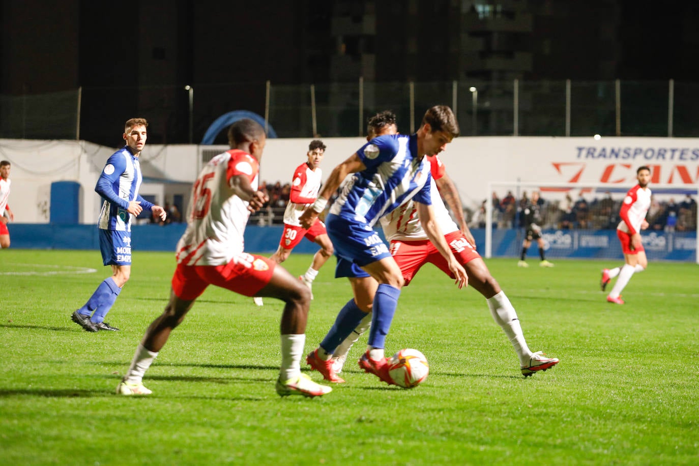 Fotos: Un heroico Águilas cae en los penaltis frente al Almería