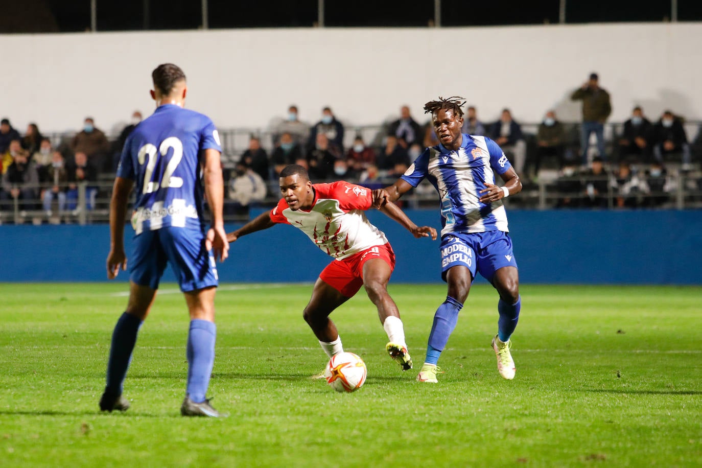 Fotos: Un heroico Águilas cae en los penaltis frente al Almería