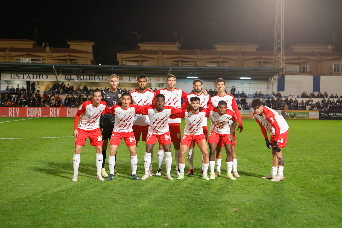 Fotos: Un heroico Águilas cae en los penaltis frente al Almería