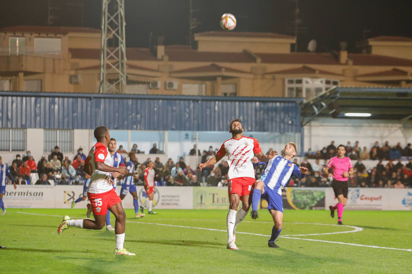 Fotos: Un heroico Águilas cae en los penaltis frente al Almería