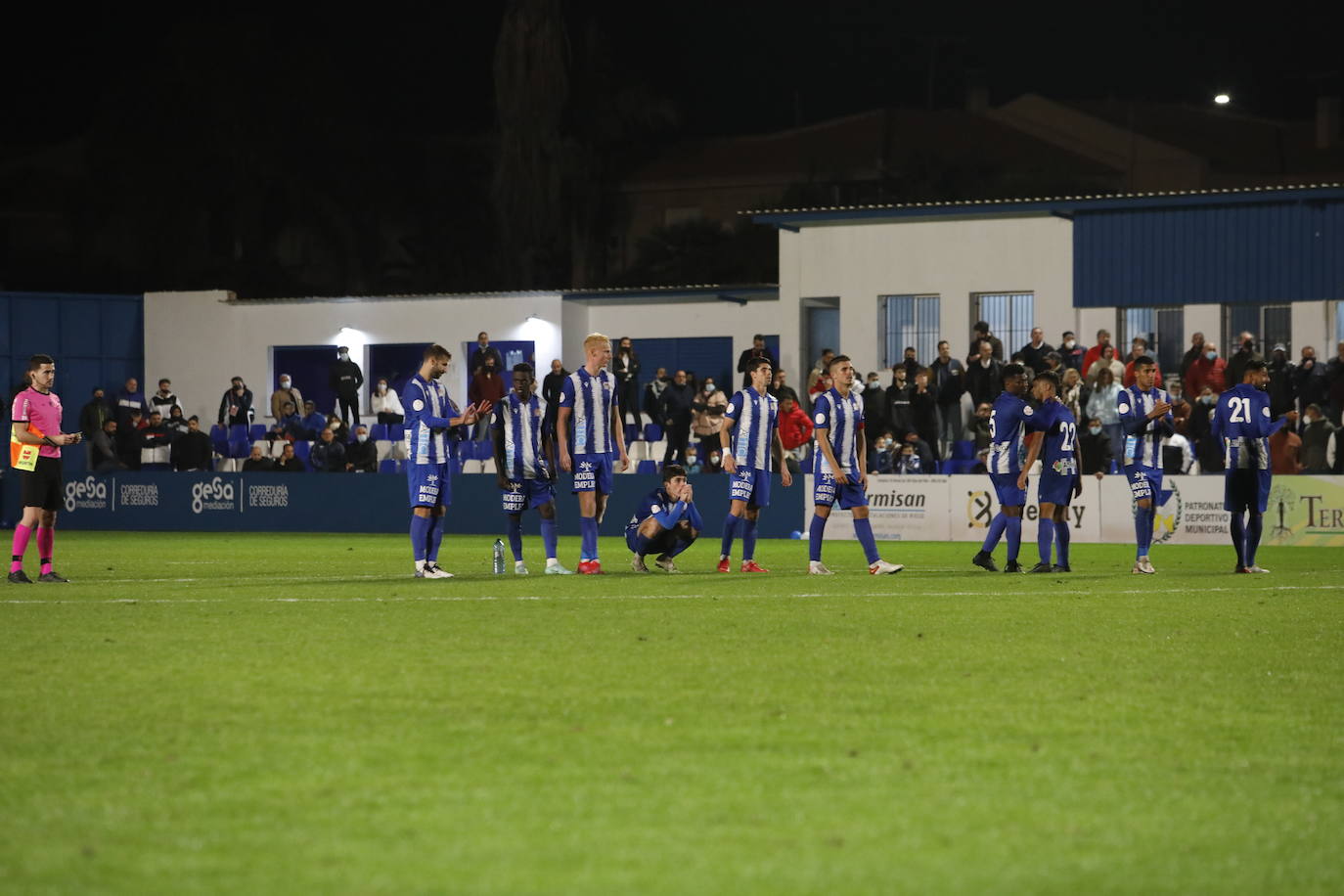 Fotos: Un heroico Águilas cae en los penaltis frente al Almería