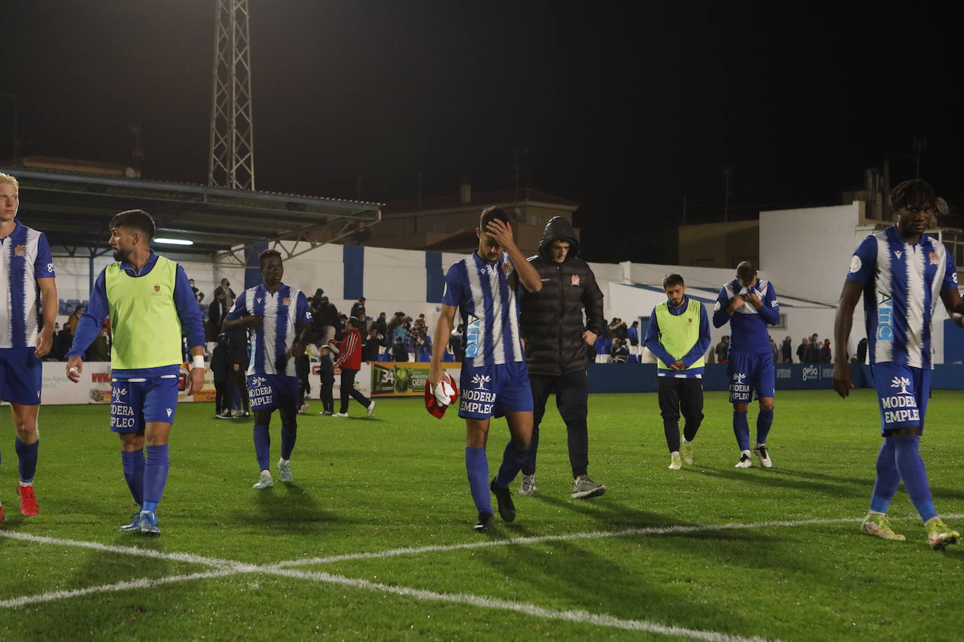 Fotos: Un heroico Águilas cae en los penaltis frente al Almería