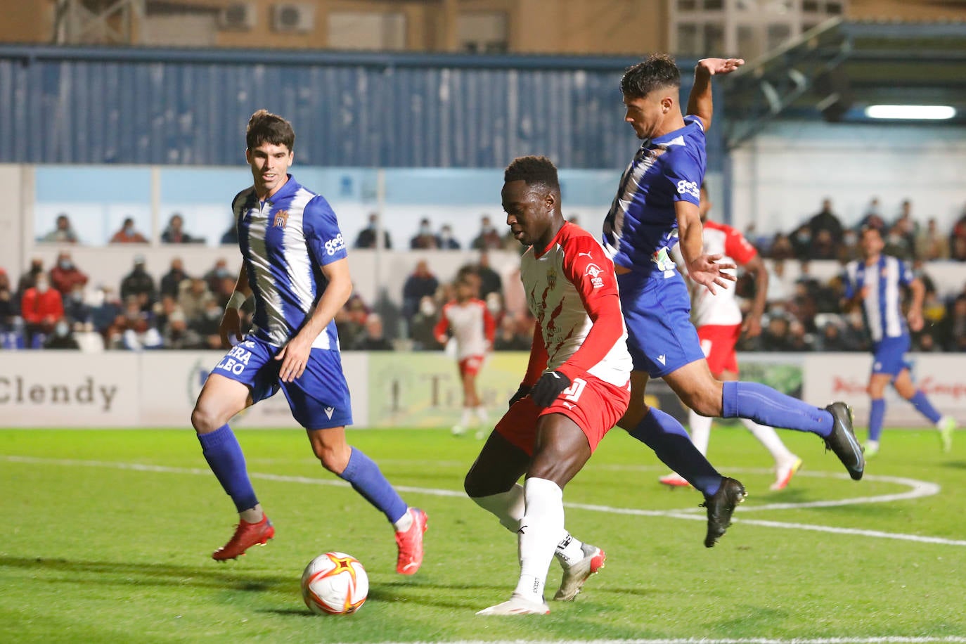 Fotos: Un heroico Águilas cae en los penaltis frente al Almería
