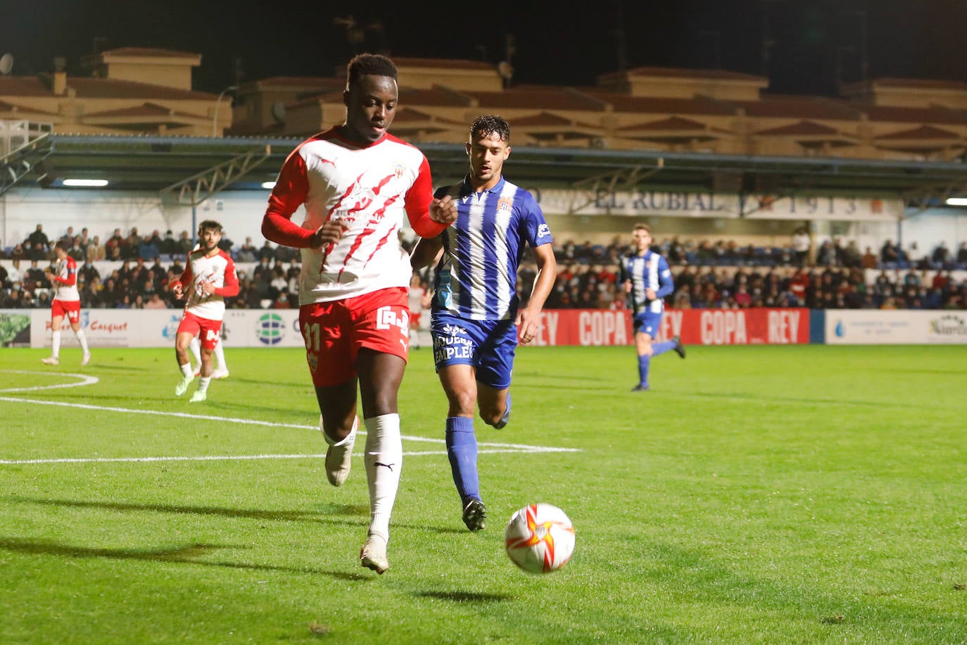 Fotos: Un heroico Águilas cae en los penaltis frente al Almería