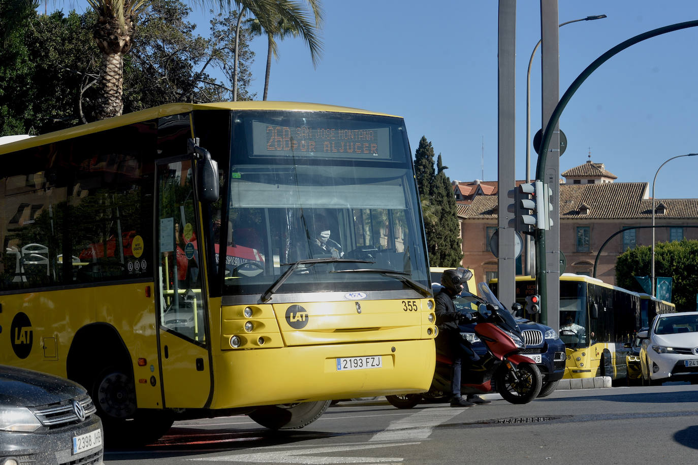 Fotos: Desconcierto en las paradas a dos días de los nuevos autobuses en Murcia