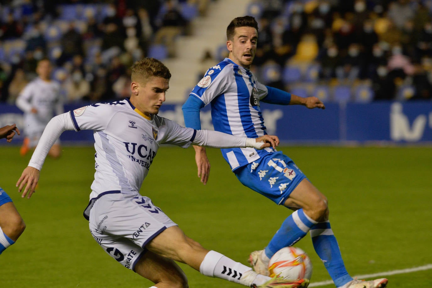 Fotos: El UCAM hace sufrir a un Deportivo letal (3-4)