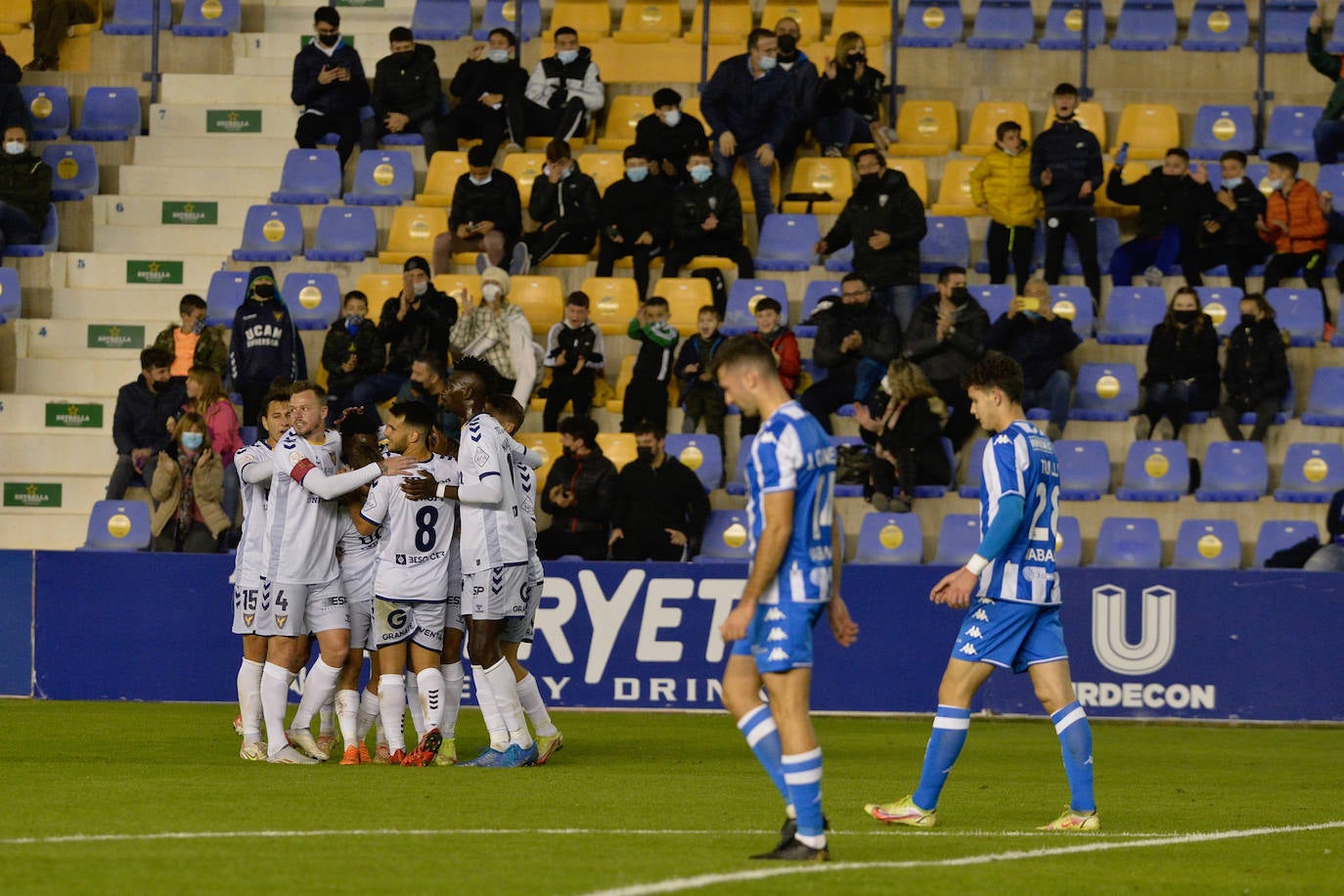 Fotos: El UCAM hace sufrir a un Deportivo letal (3-4)