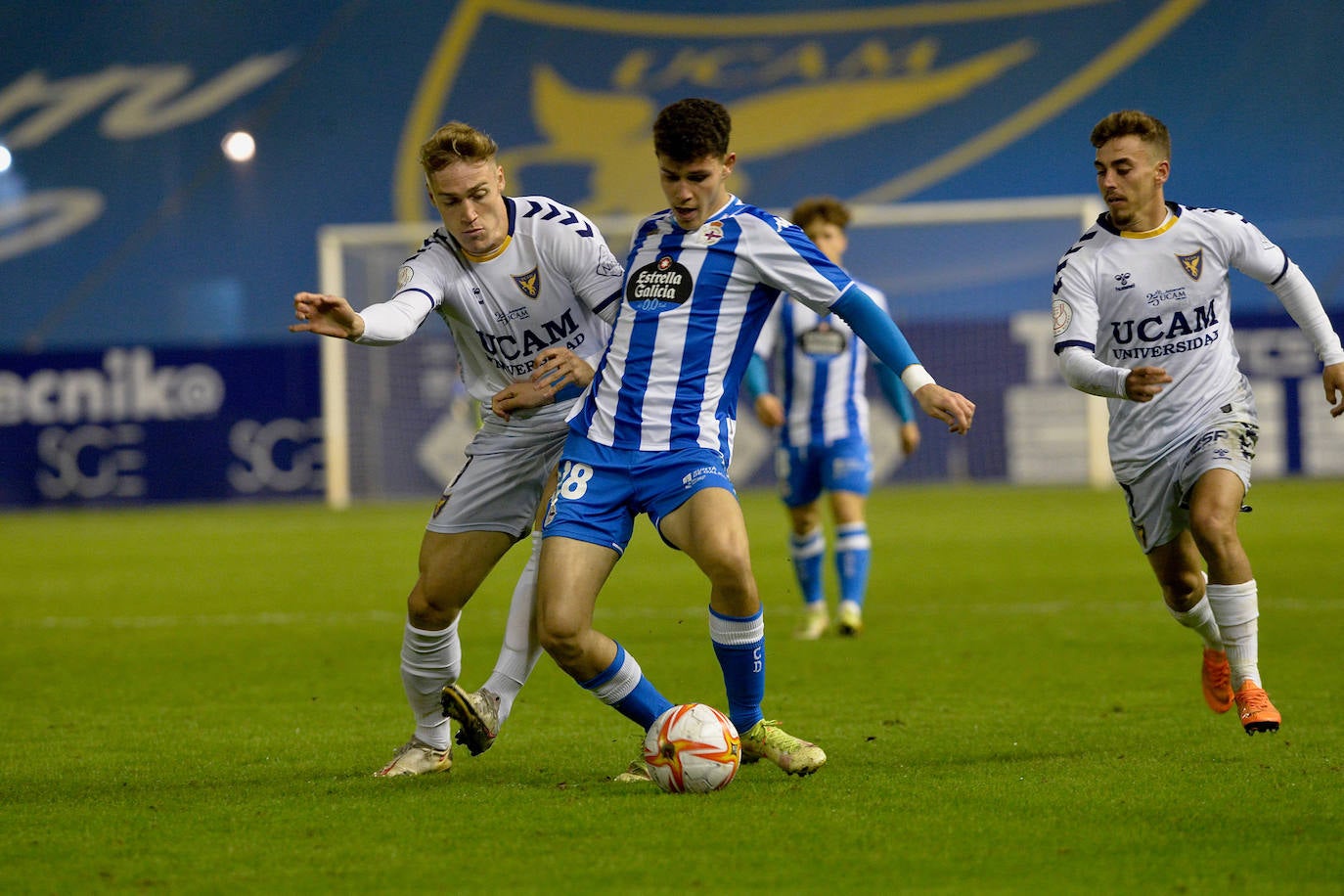 Fotos: El UCAM hace sufrir a un Deportivo letal (3-4)