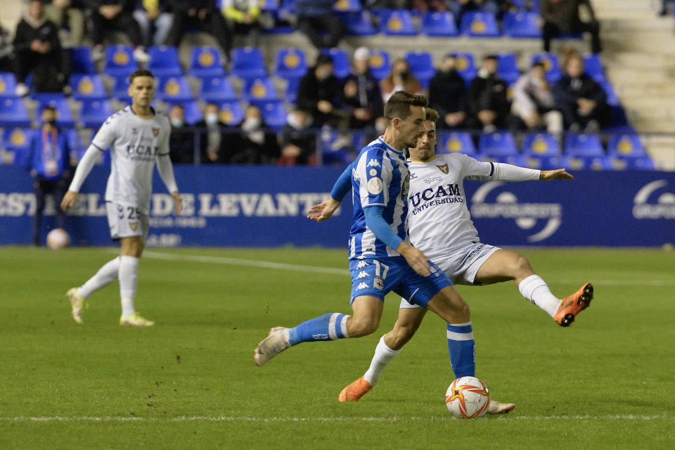 Fotos: El UCAM hace sufrir a un Deportivo letal (3-4)