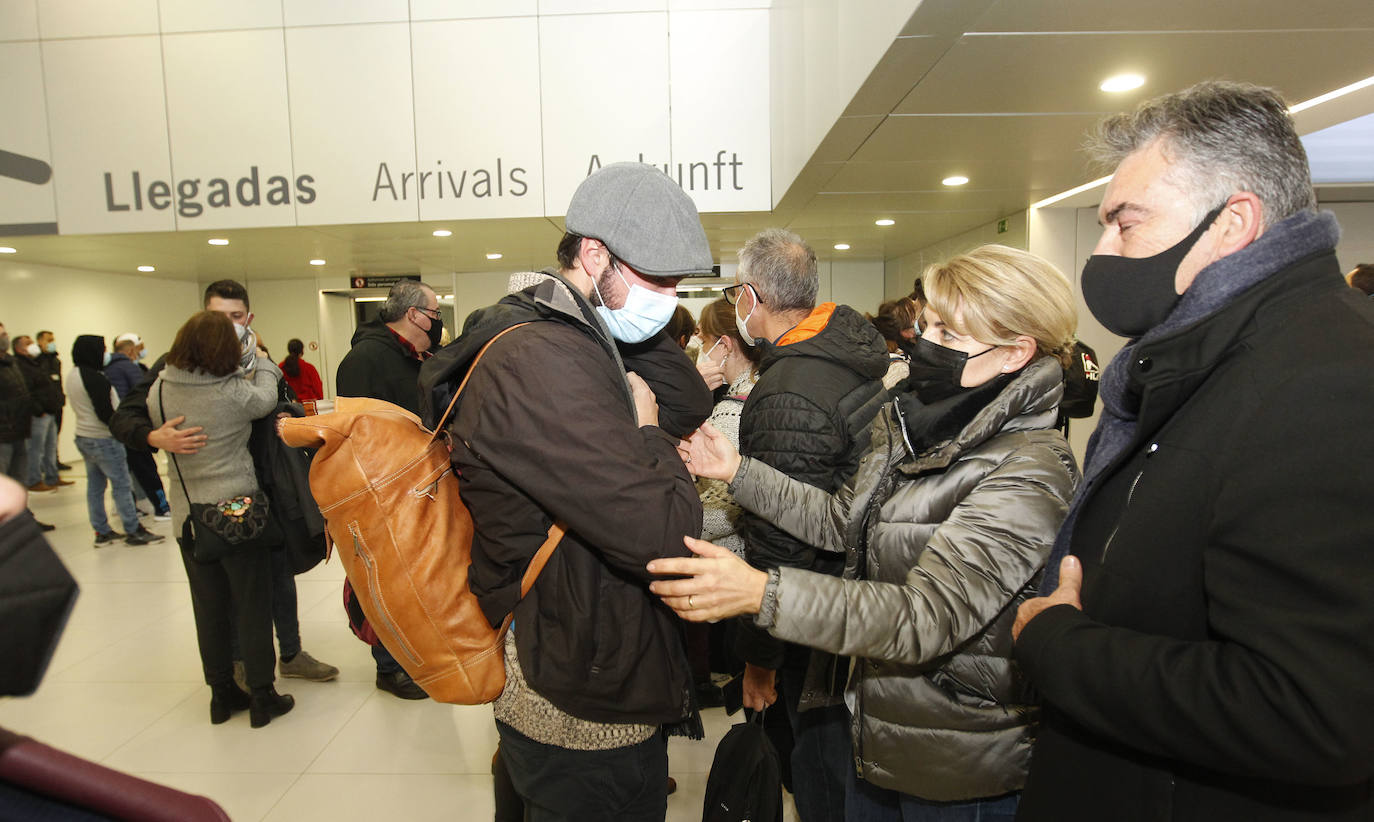 Fotos: Llegan a la Región los murcianos atrapados en Marruecos por el cierre de sus fronteras