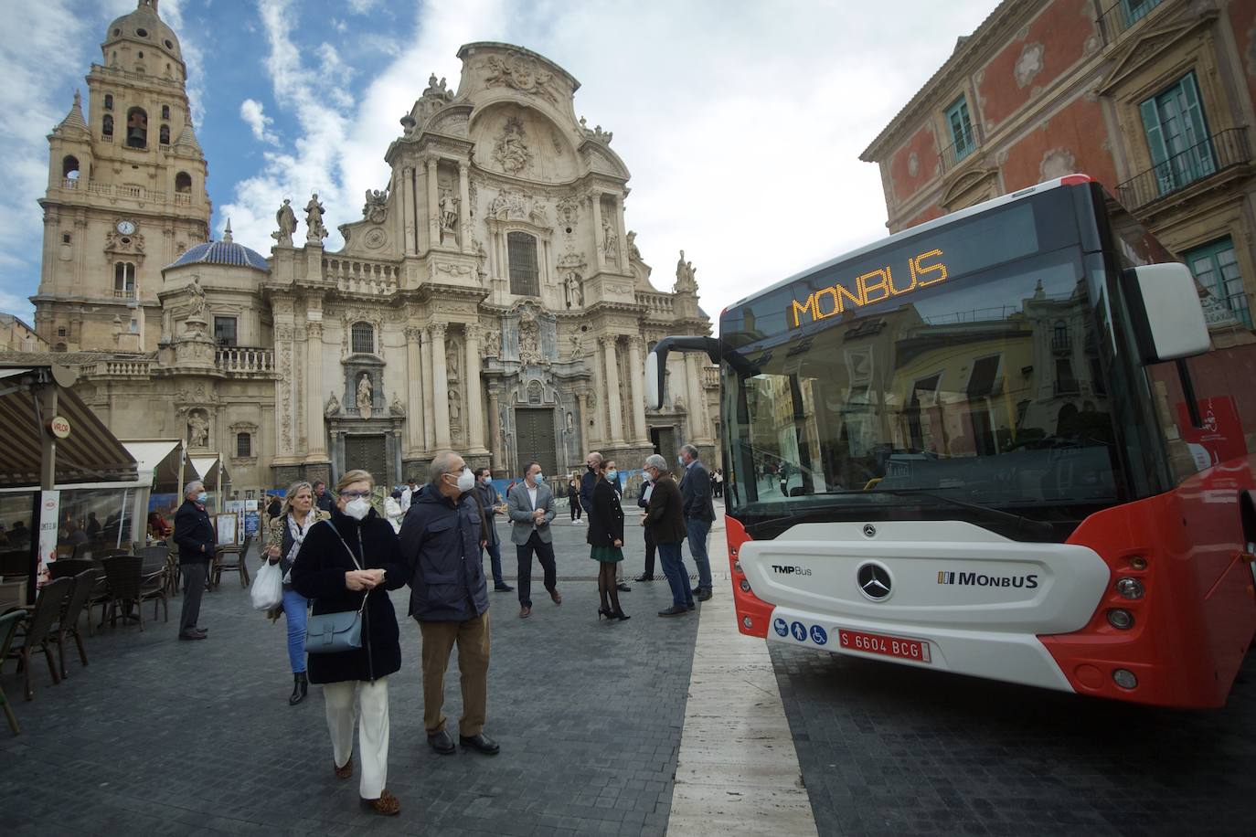 Fotos: Autobuses rojos y blancos para las líneas entre Murcia y pedanías