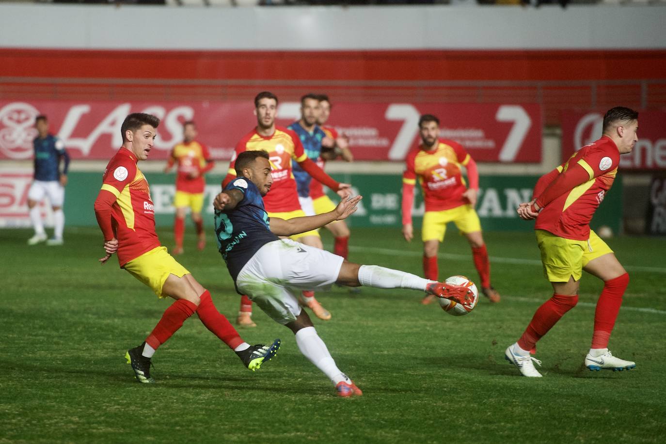 Fotos: El Cádiz no tiene piedad del Villa de Fortuna (0-7)