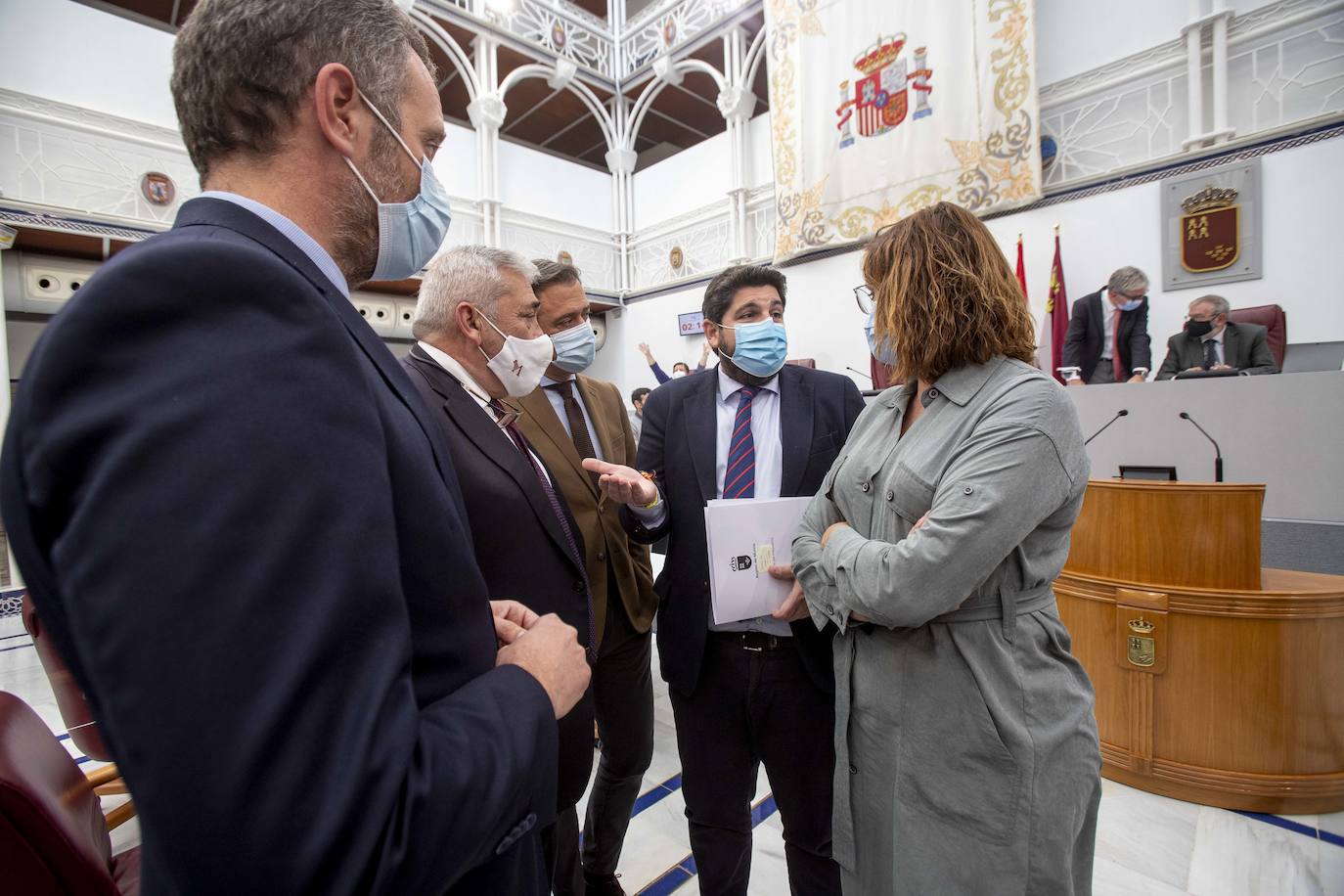 Fotos: Gobierno y oposición dinamitan el diálogo y el consenso con la retirada del Estatuto