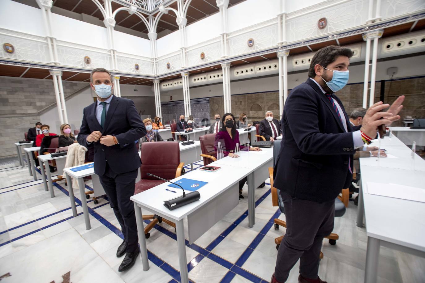 Fotos: Gobierno y oposición dinamitan el diálogo y el consenso con la retirada del Estatuto