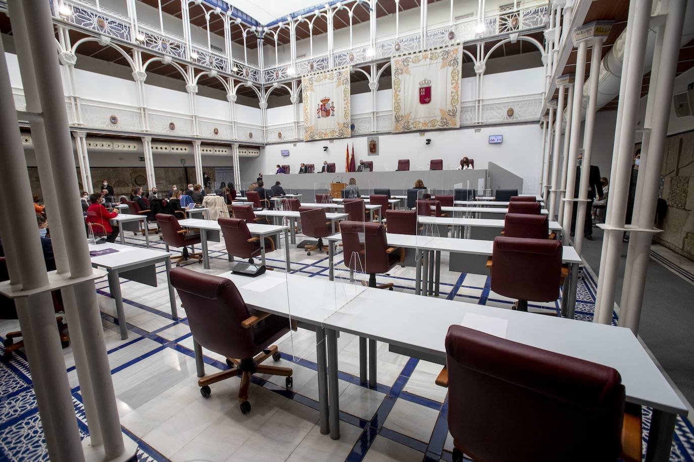 Fotos: Gobierno y oposición dinamitan el diálogo y el consenso con la retirada del Estatuto