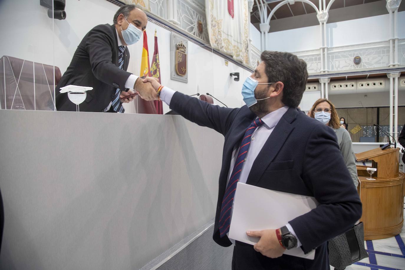 Fotos: Gobierno y oposición dinamitan el diálogo y el consenso con la retirada del Estatuto