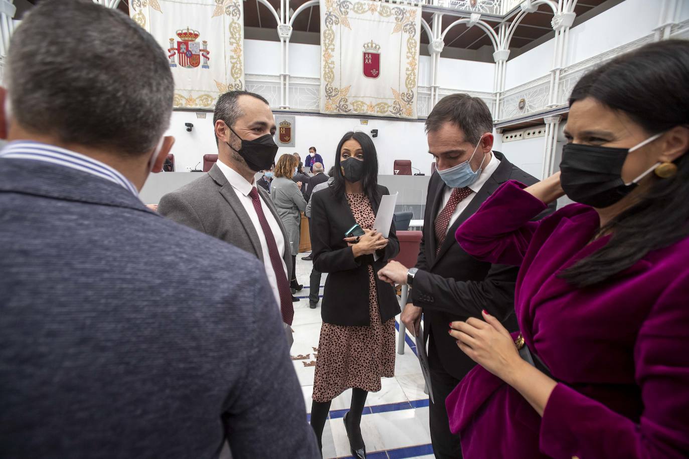 Fotos: Gobierno y oposición dinamitan el diálogo y el consenso con la retirada del Estatuto