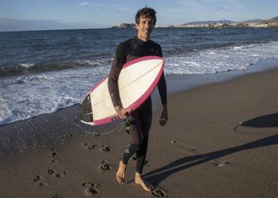 Imagen secundaria 1 - Ignacio Cascales, tras un entrenamiento en Puerto de Mazarrón (izq.), y jugador de críquet en un partido en La Manga Club.