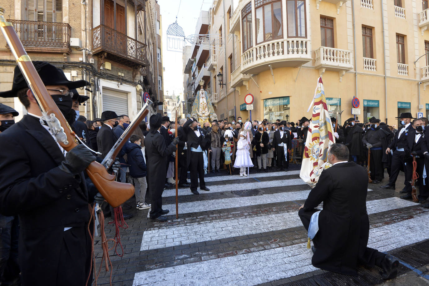 Fotos: Bajada de la Virgen del Castillo en Yecla entre pólvora y repiques de campanas
