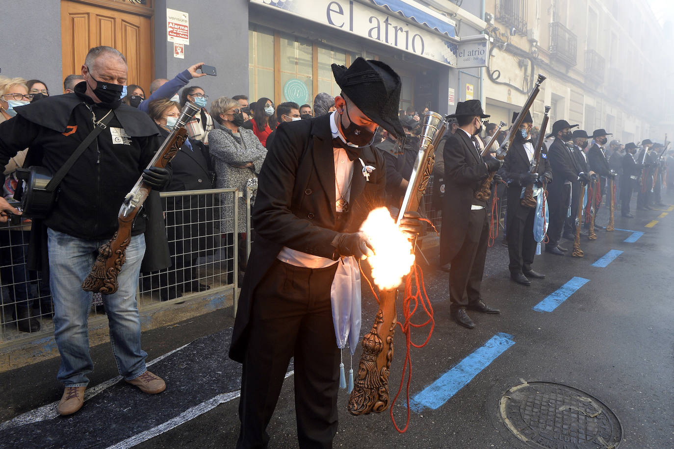 Fotos: Bajada de la Virgen del Castillo en Yecla entre pólvora y repiques de campanas